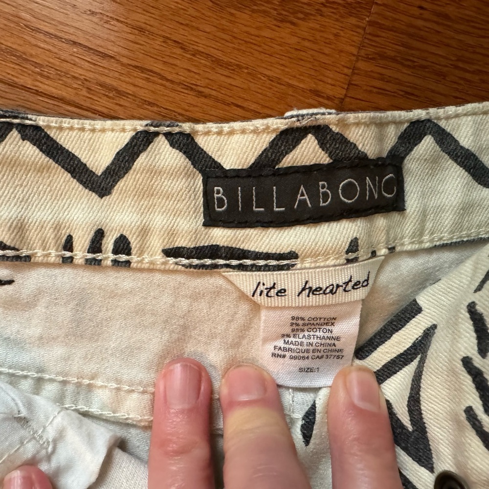 Billabong shorts. Cream with black design. Size 1. Tie front.